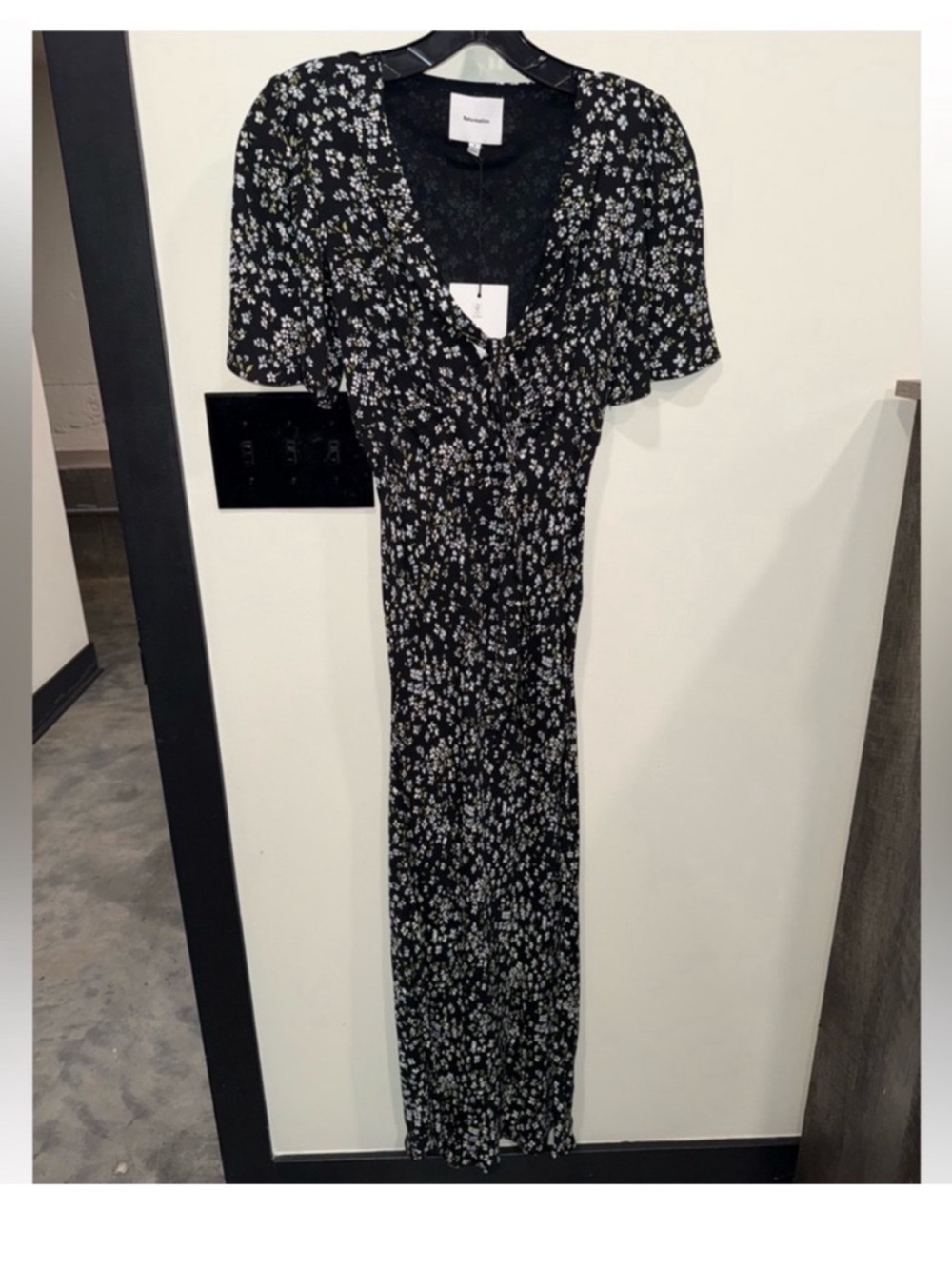 NWT Reformation Tyra Short-Sleeve V-Neck Midi Dress size
0